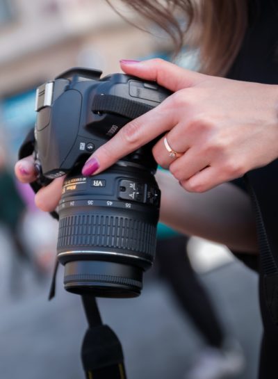 how to find and pick your wedding photographer