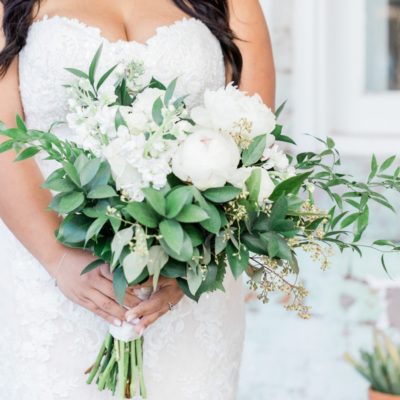 all white bridal bouquet